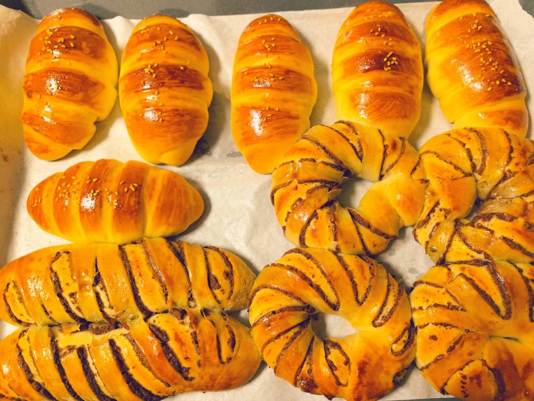 豆沙毛毛虫面包