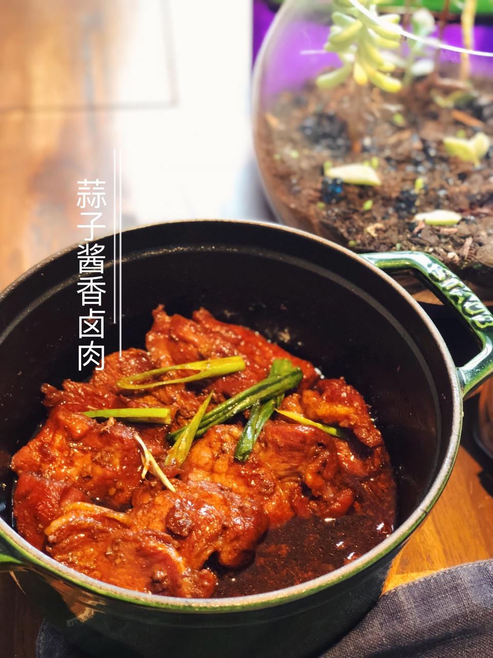 蒜子酱油卤肉