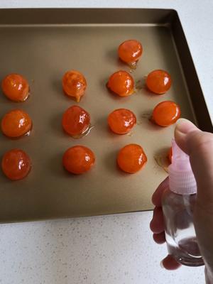 广式蛋黄莲蓉月饼的做法 步骤6