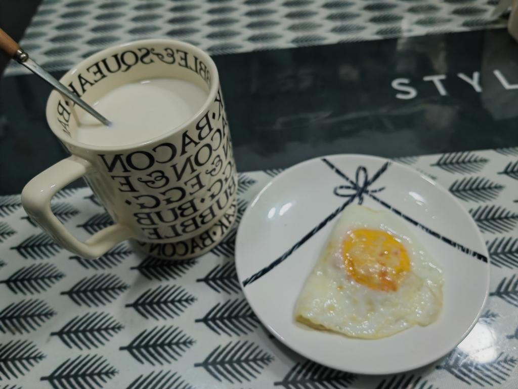 牛奶燕麦片+煎鸡蛋
