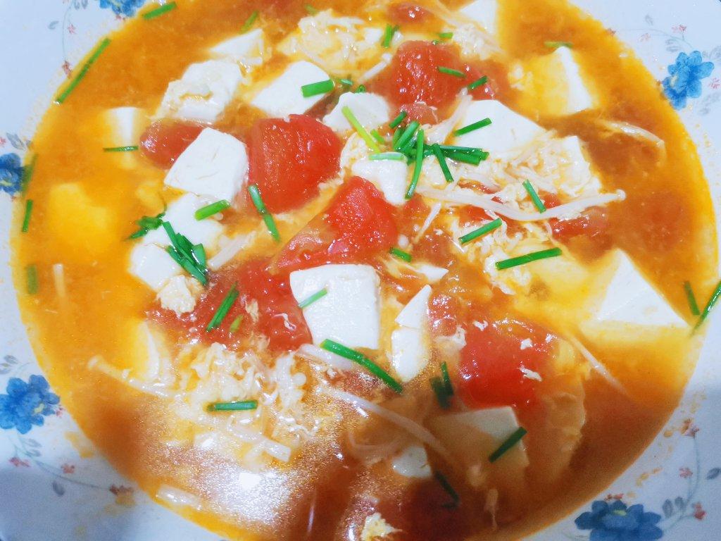 西红柿菌菇豆腐汤