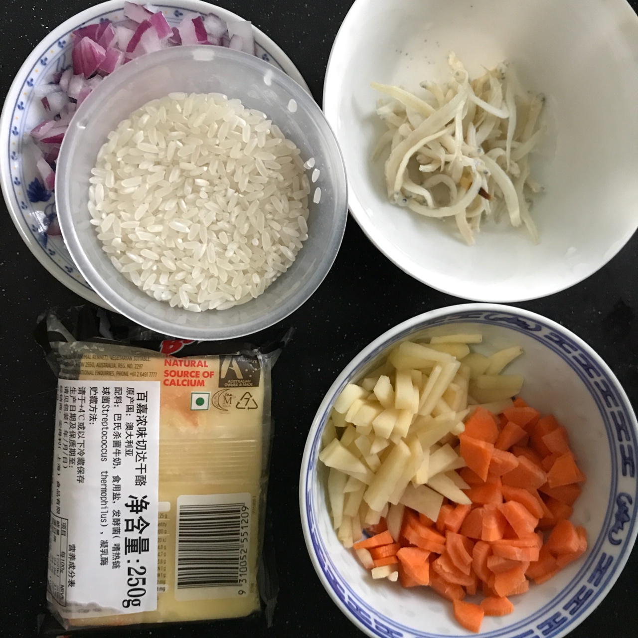 银鱼奶酪烩饭的做法 步骤1