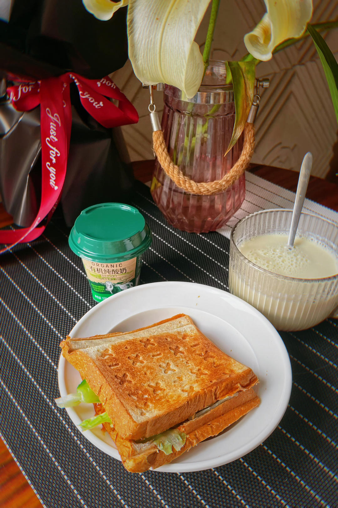 别出心裁的鸡蛋火腿三明治