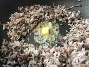 培根海鲜蘑菇焗饭—百花酿椒子的做法 步骤4