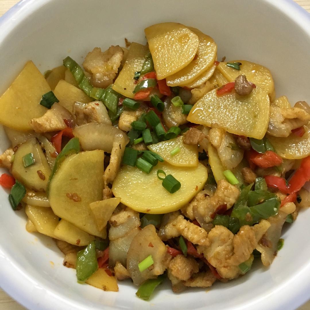 五花肉干煸土豆片