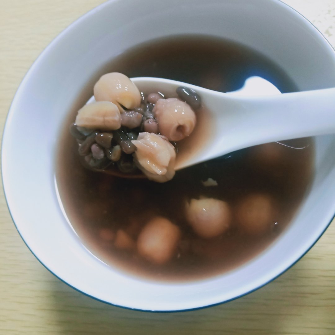 减肥祛湿汤:炒薏米赤小豆莲子茶