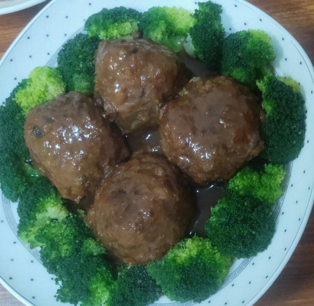 四喜丸子（红烧狮子头）
