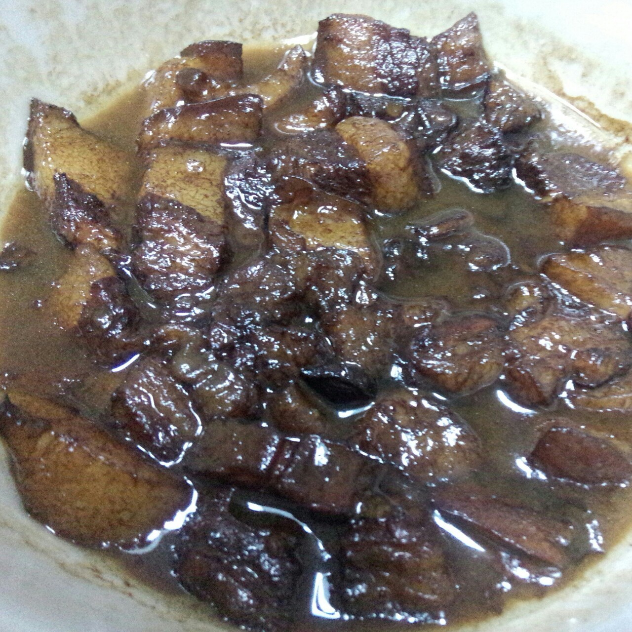 吃着碗里望着锅里的红烧肉
