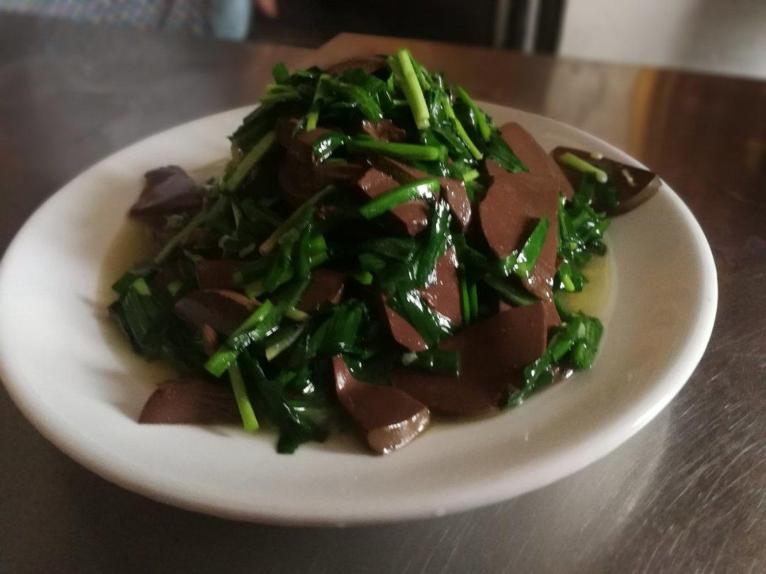 韭菜炒鸭血
