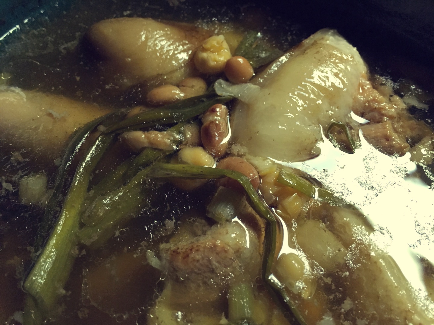 慢炖锅猪蹄黄豆的做法