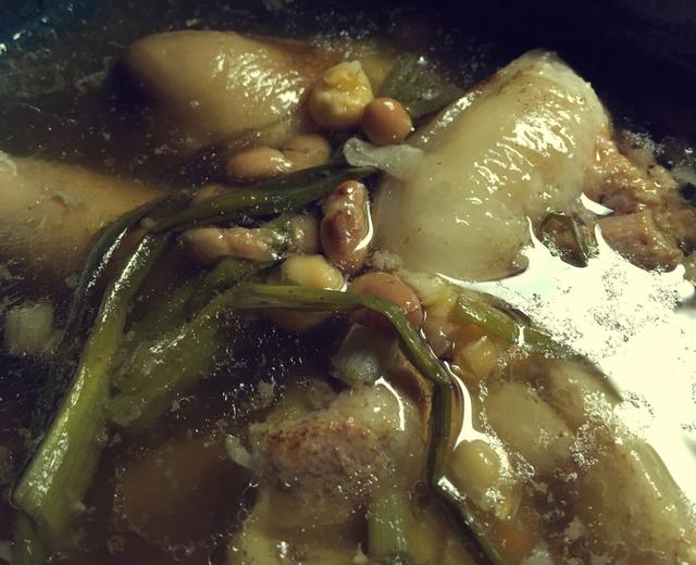 慢炖锅猪蹄黄豆