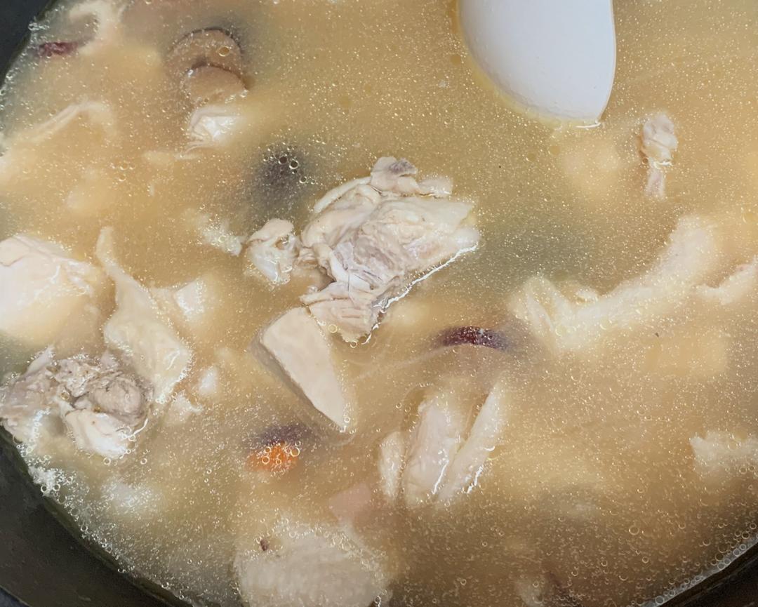 枸杞红枣乌鸡汤