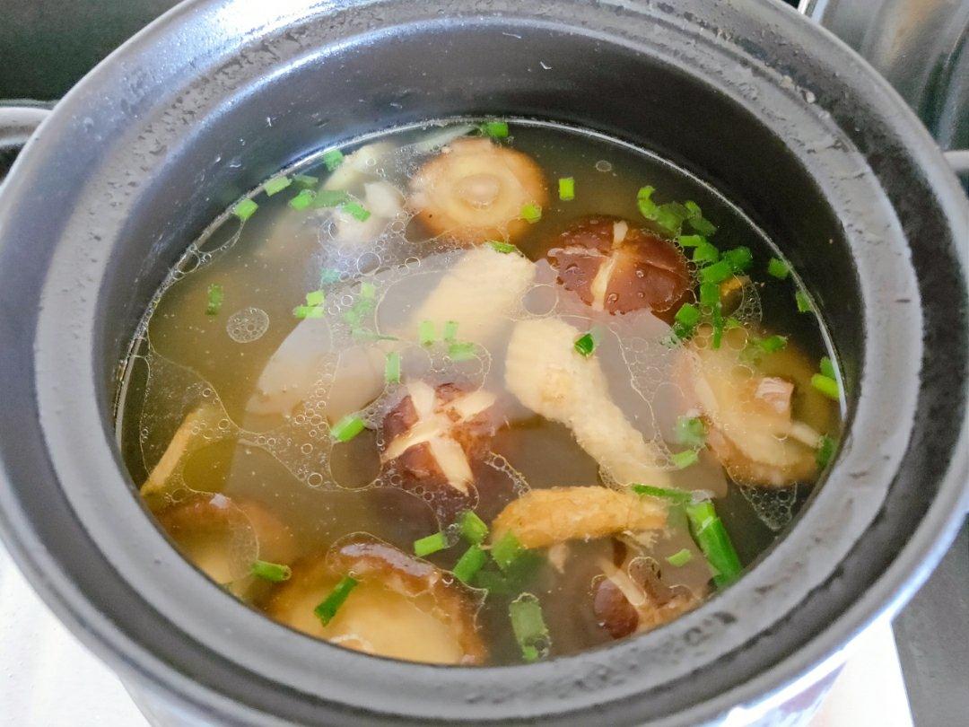 香菇炖鸡汤