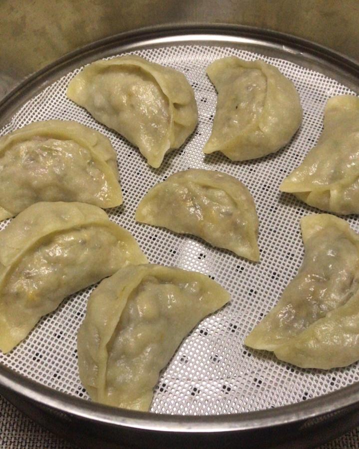 桃西西下厨房做的萝卜素馅蒸饺