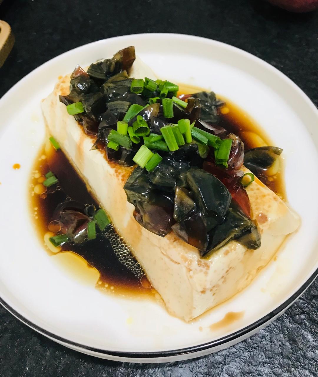 凉拌皮蛋豆腐