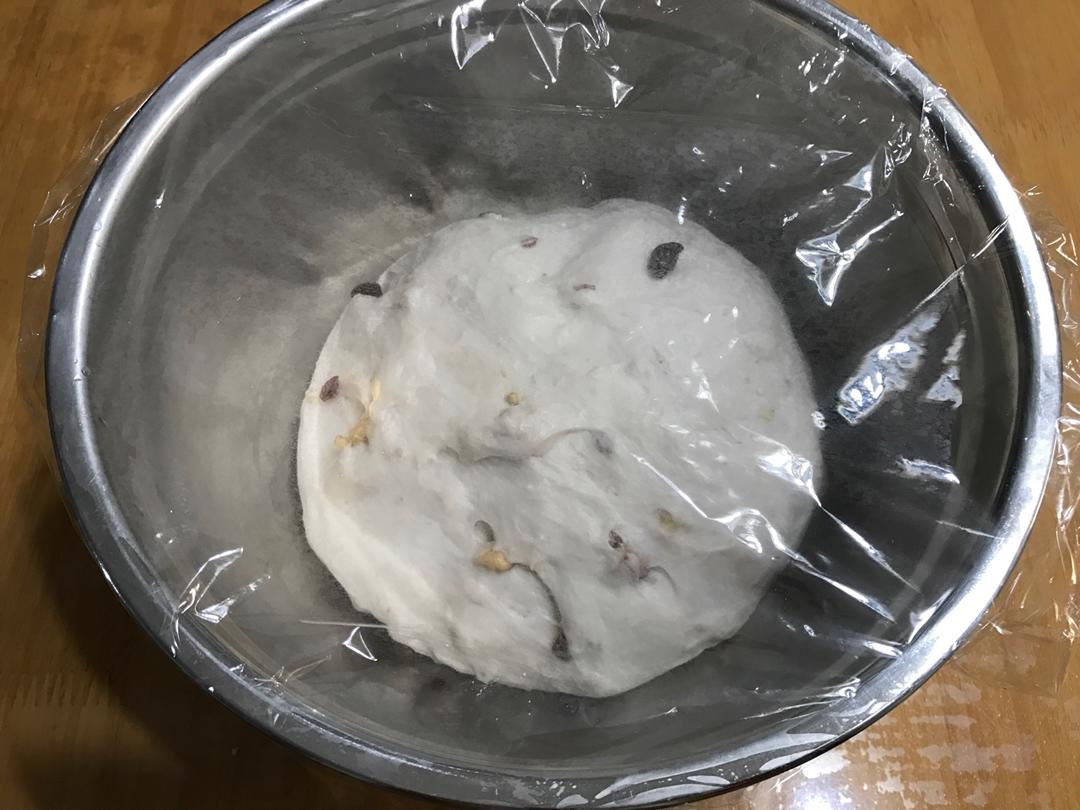 香蕉全麦果仁软欧包