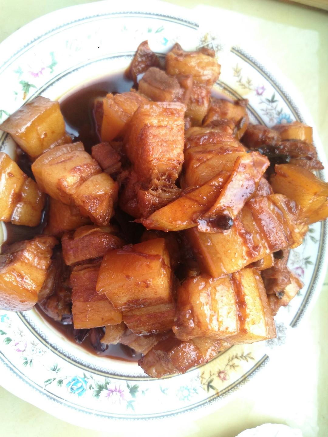 吃着碗里望着锅里的红烧肉