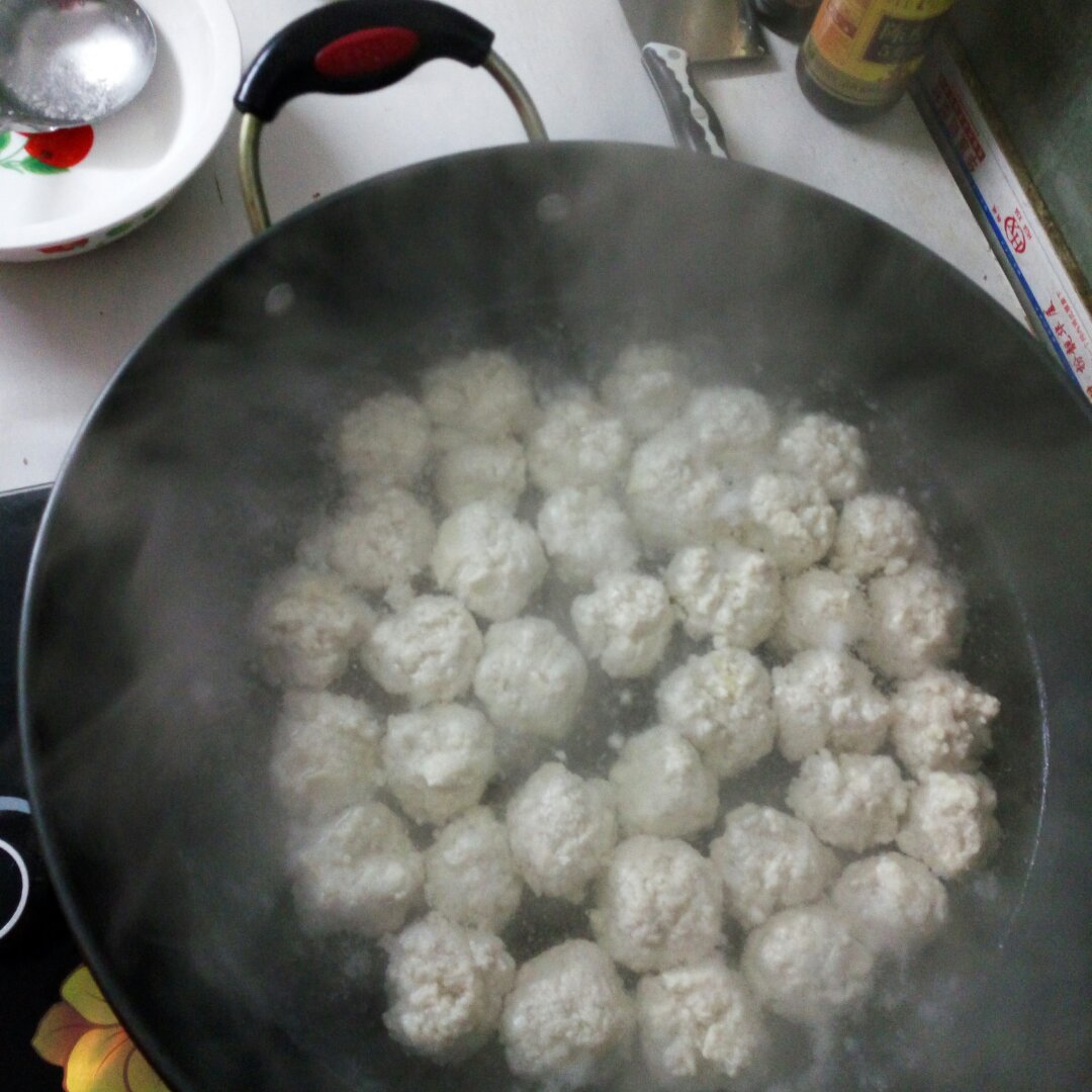 【10分钟系列】白萝卜豆腐圆子汤