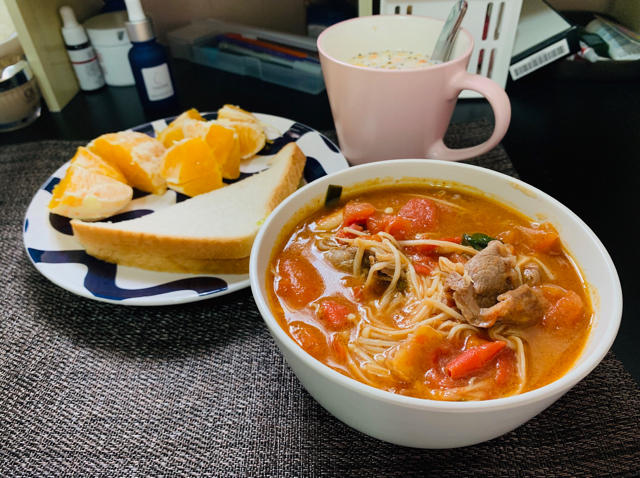 金针菇肥牛番茄锅