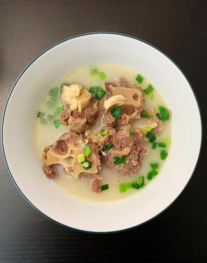 韩式清炖牛尾汤