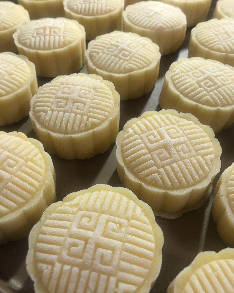 金沙奶黄流心月饼