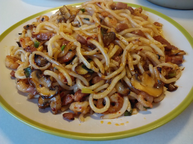 虾干鲜菇炒乌冬面