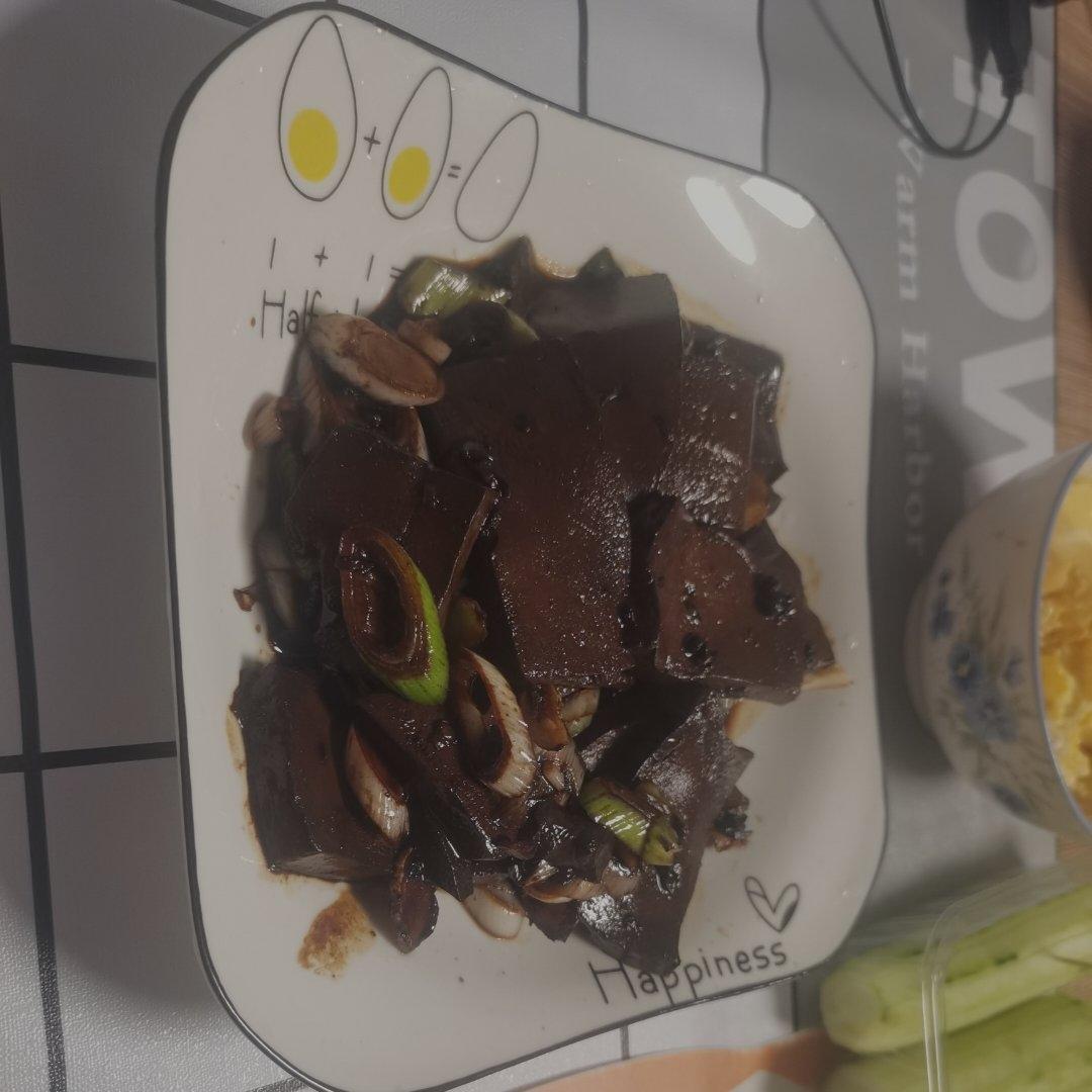 大葱冒鸭血（炒鸭血）