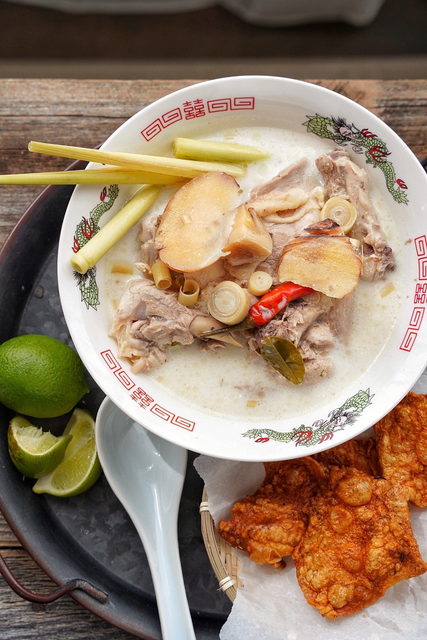 泰式椰汁鸡汤Tom Kha Gai ต้มข่าไก่的做法