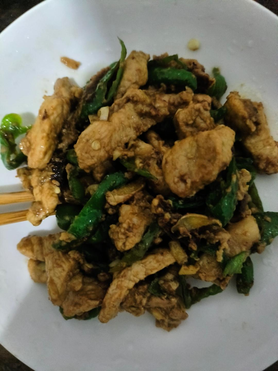 青椒，孜然炒肉丝，年青人的最爱