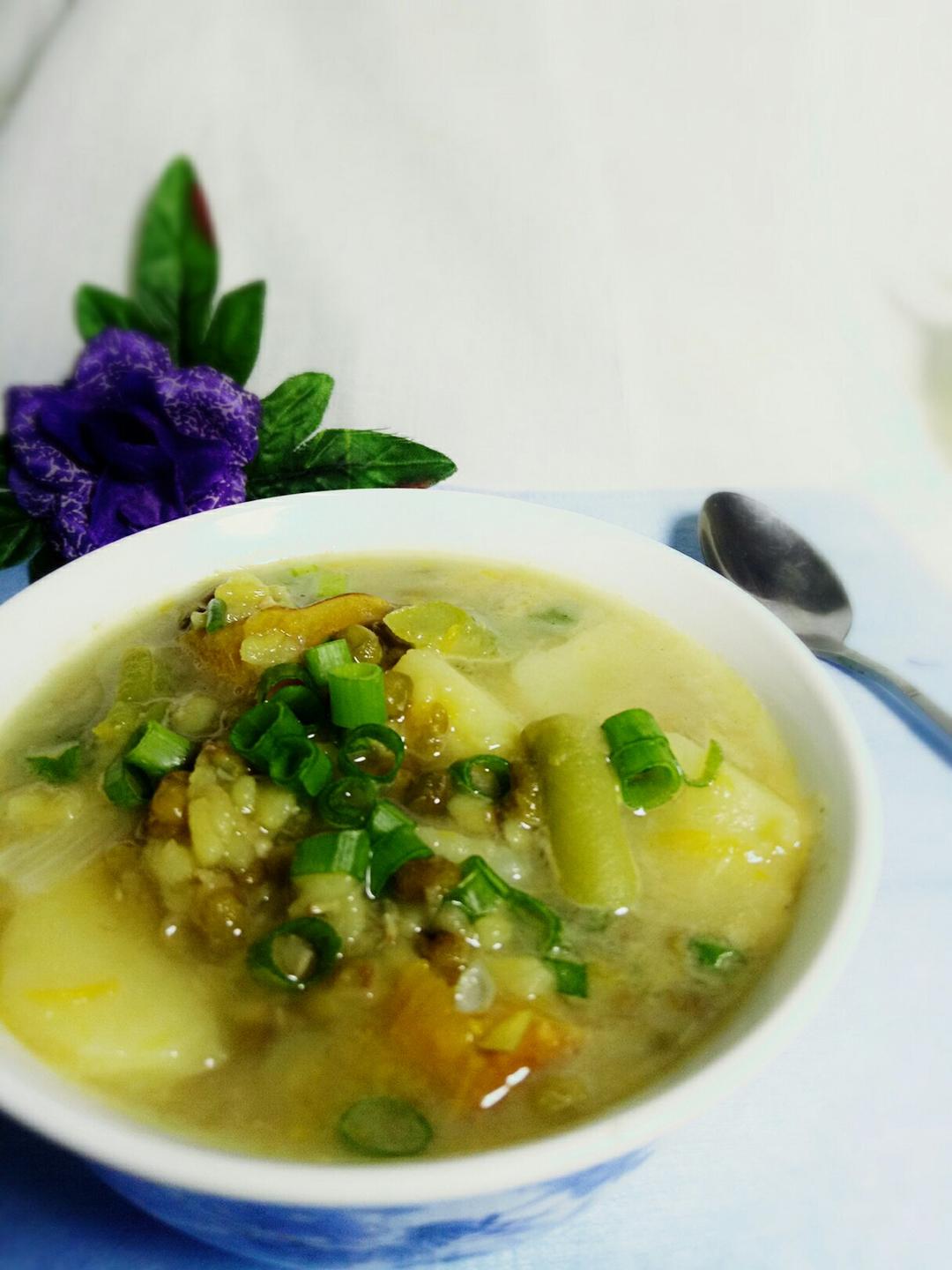 绿豆洋芋豆角南瓜汤（陕南版）