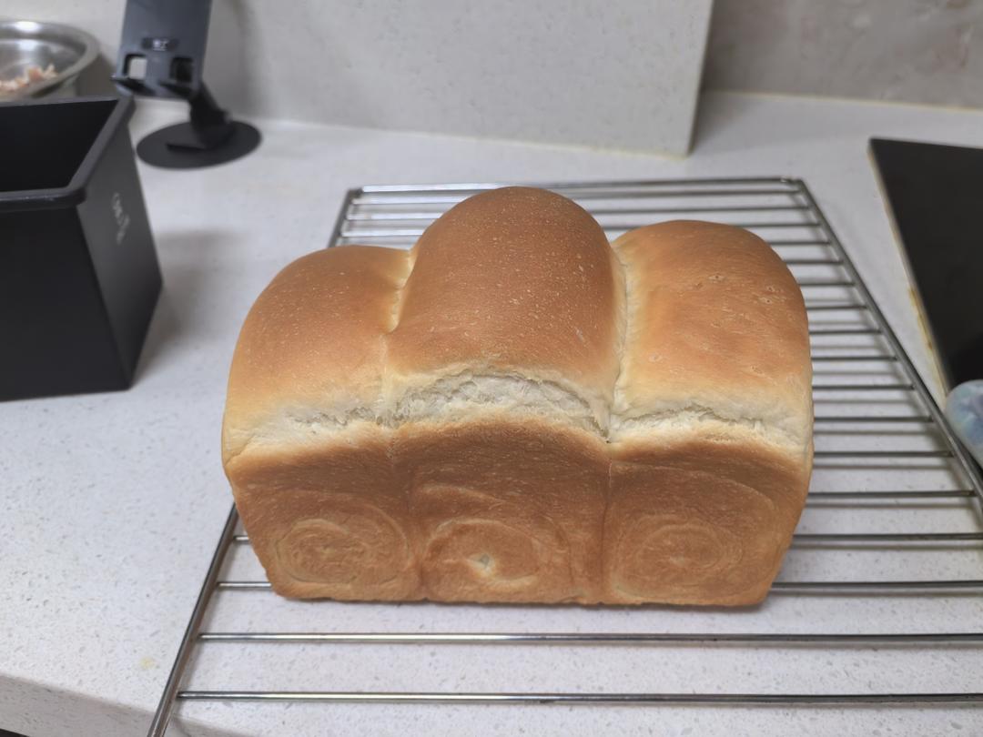 鲜奶牧场吐司制作揭秘，绵密的吐司谁不爱啊