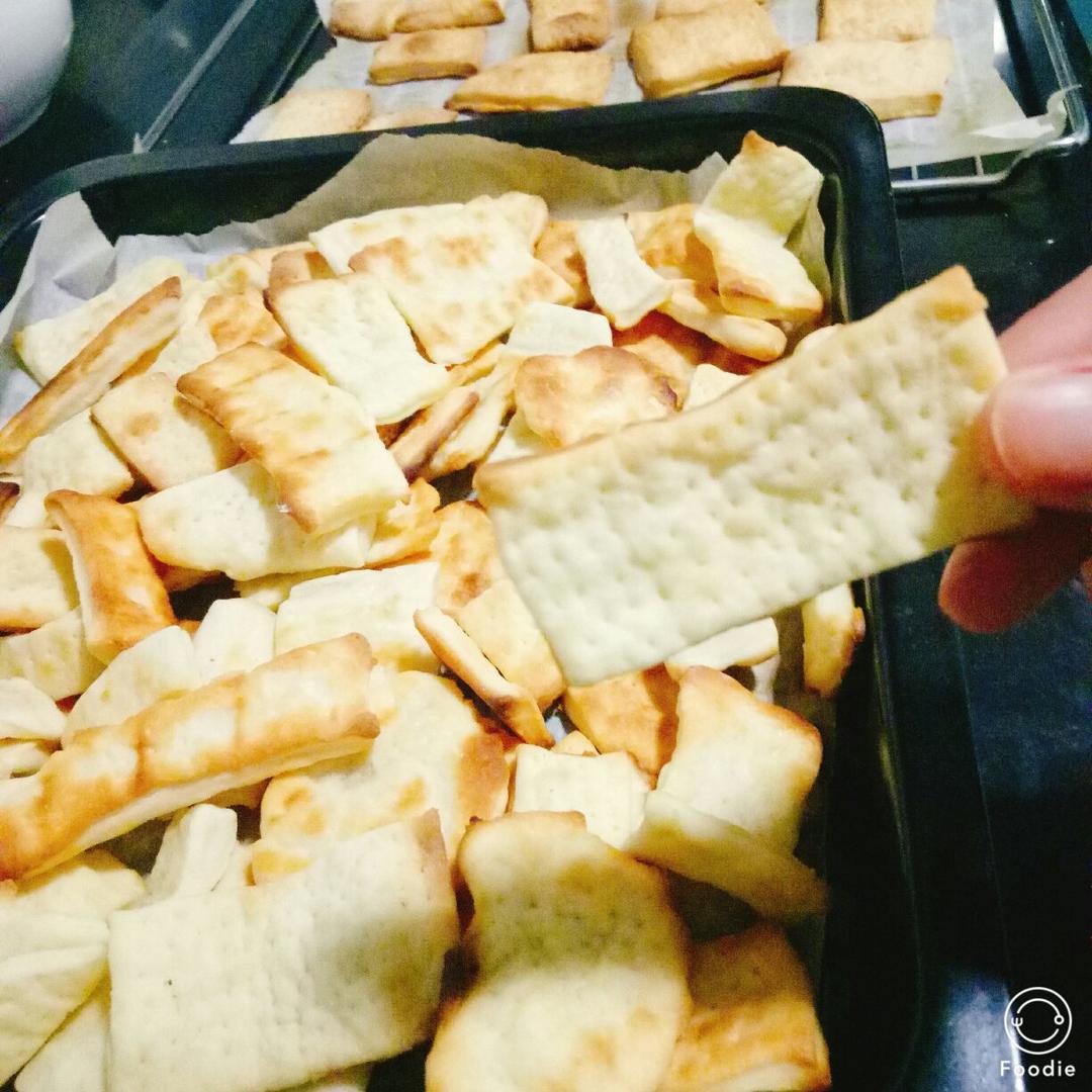 多余打发奶油的用法：香脆芝麻饼干
