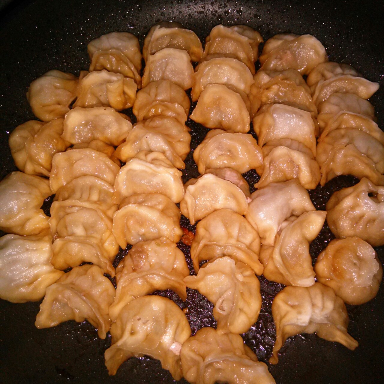 速冻水饺吃腻了吗~变锅贴吧(๑´ڡ`๑)
