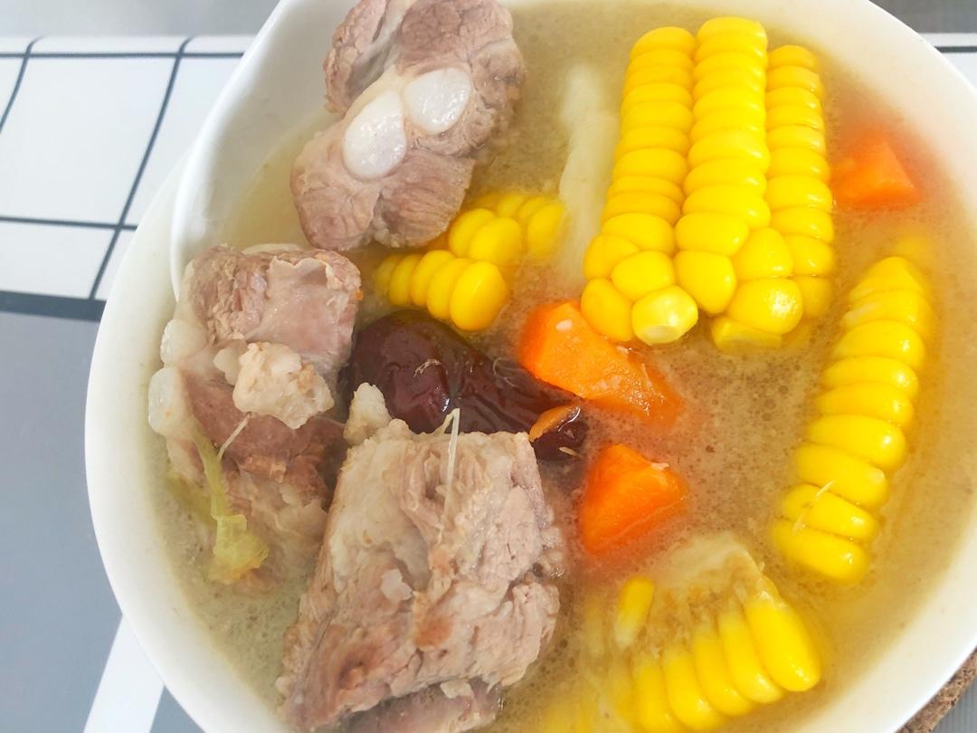 连吃三碗的玉米山药排骨汤