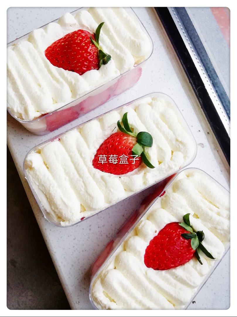 草莓奶油蛋糕盒子