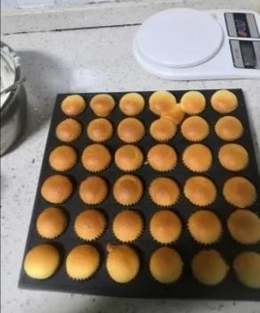 威风小蛋糕的做法