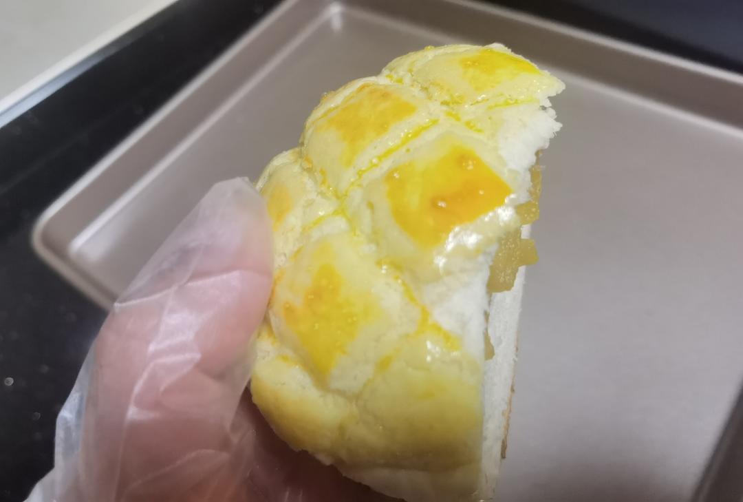 好吃到炸裂的港式菠萝包（附带制作酥皮的小视频）