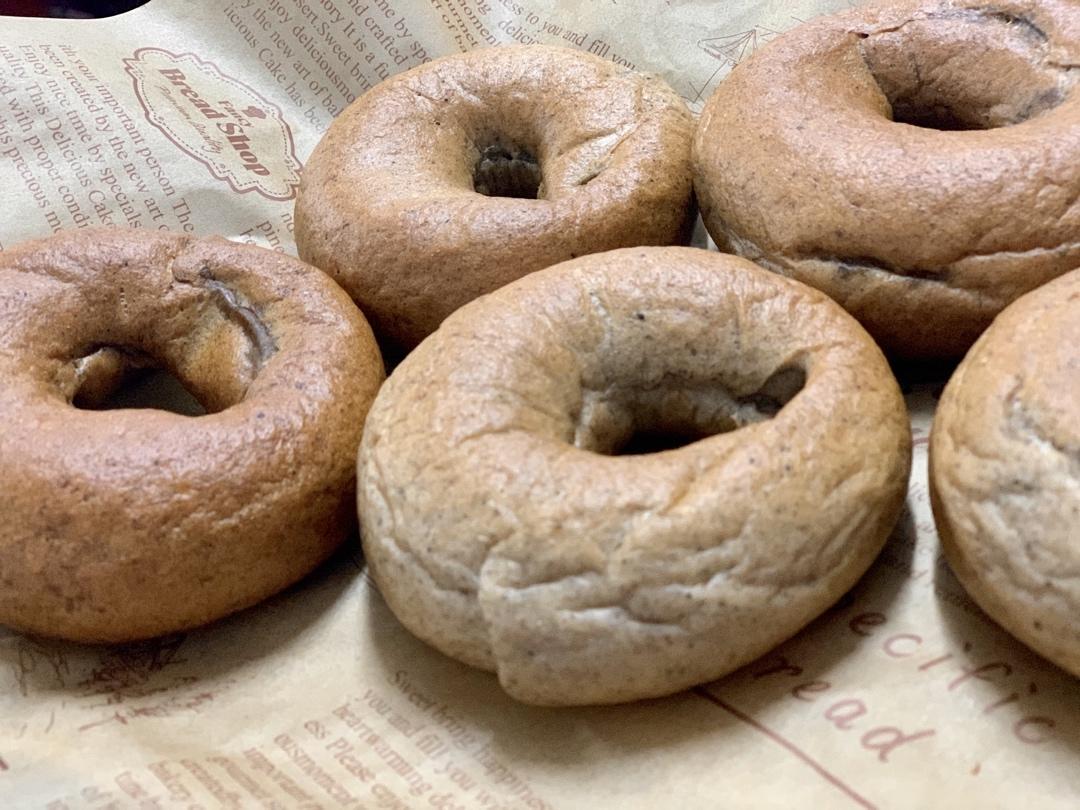 黑芝麻全麦贝果（不用揉出手套膜的快手做法）