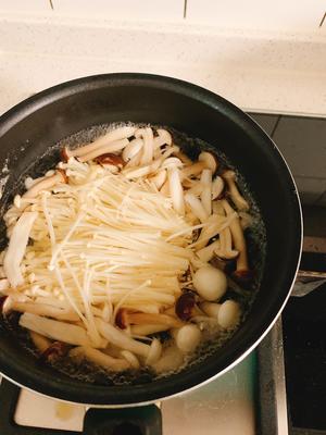 快手拌杂菌 火锅剩菜巧处理的做法 步骤2