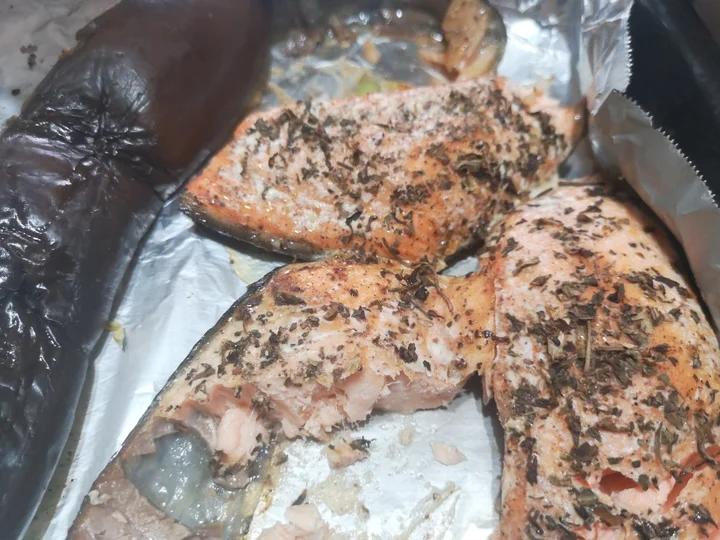 香烤三文鱼排配紫薯泥