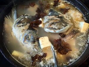 老丁的私房菜-鱼头汤的做法 步骤7