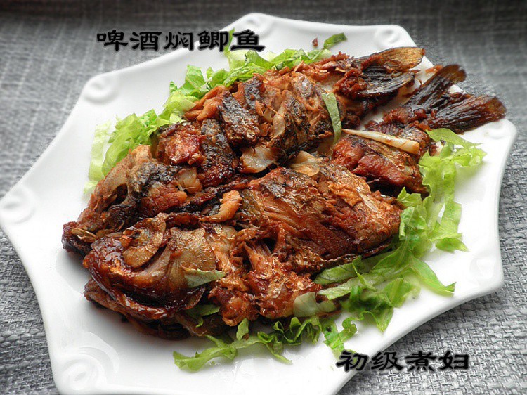 啤酒焖鲫鱼的做法