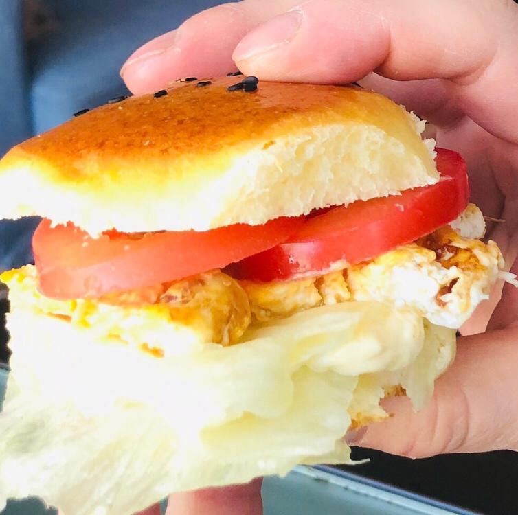 自制味道独特的小汉堡-好吃停不下来的做法