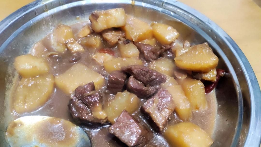 广式牛腩炖萝卜