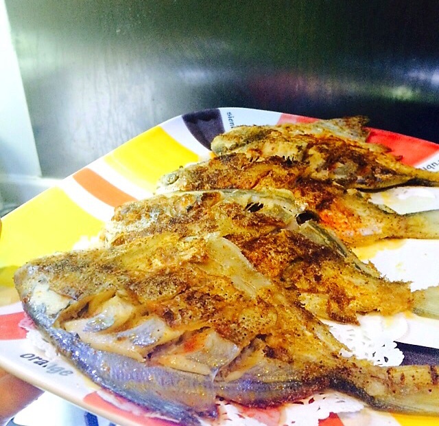 坠入海的星做的香煎鲳鳊鱼:( 堪比烧烤摊:)