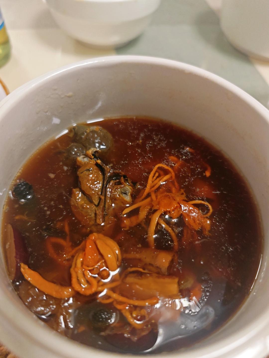 女人补气血（乌鸡汤）