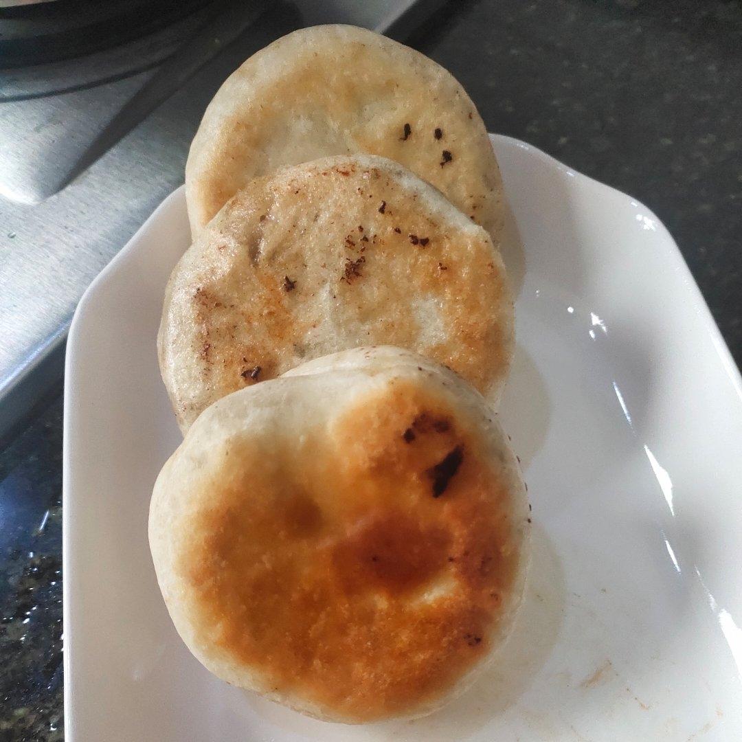 早餐来一份简单美味的猪肉洋葱馅饼