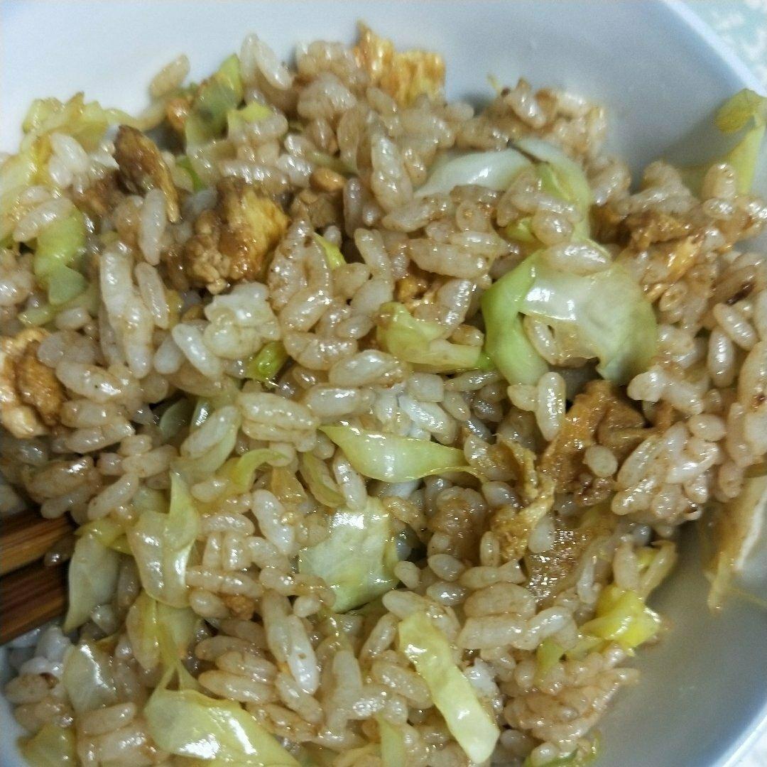 圆白菜酱油炒饭
