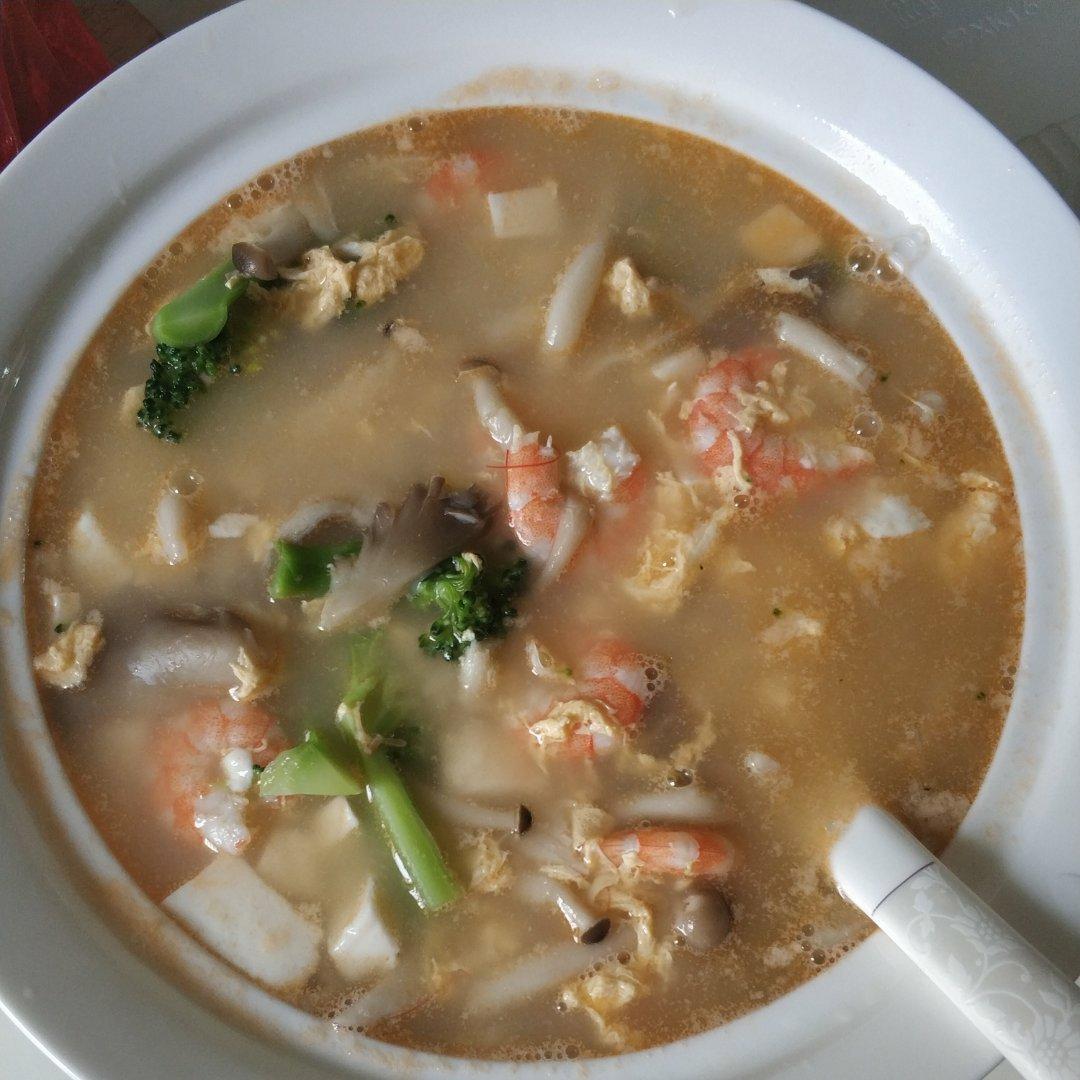 豆腐鲜虾菇菌汤