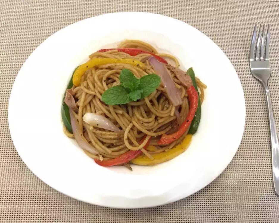 黑椒炒意粉的做法